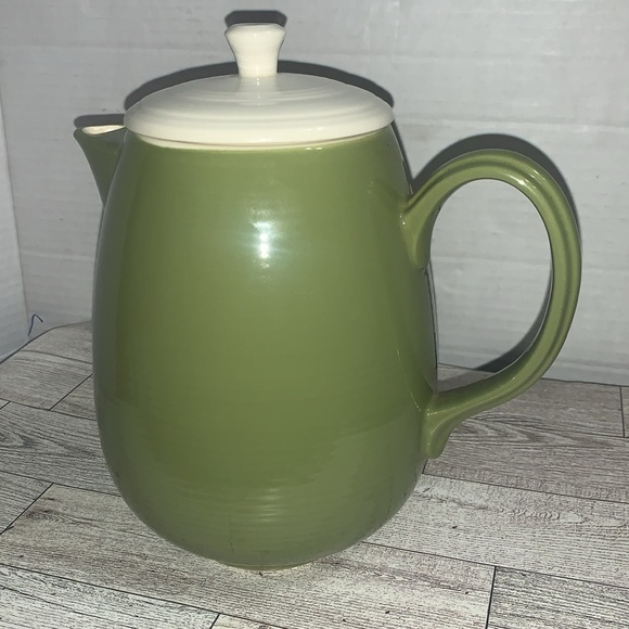 Retro Modern Coffee / Tea pot Olive / Avocado Green w/ white lid - Picture 5 of 9